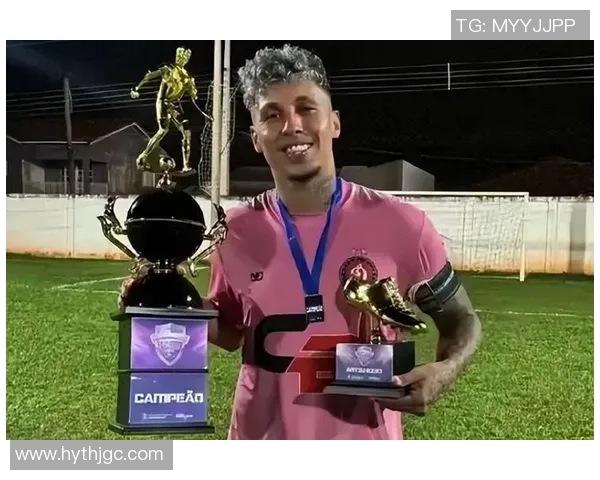 足球明星拍卖创下700万高价引发球迷热议与市场关注